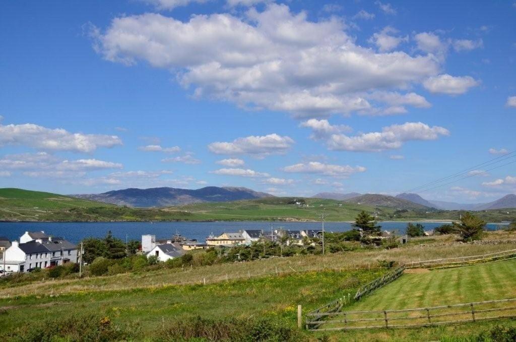 Decourcey'S Hazelbrook Farmhouse B&B Cleggan Exterior foto